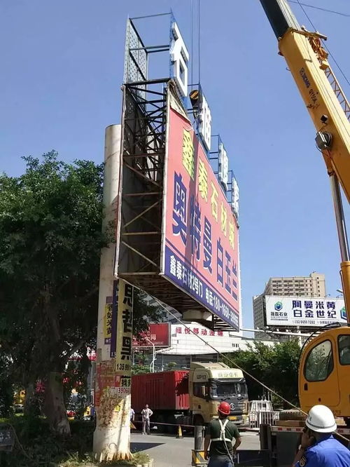 城市视觉净化进行时 水头世纪大道与滨海大道户外广告牌持续拆除
